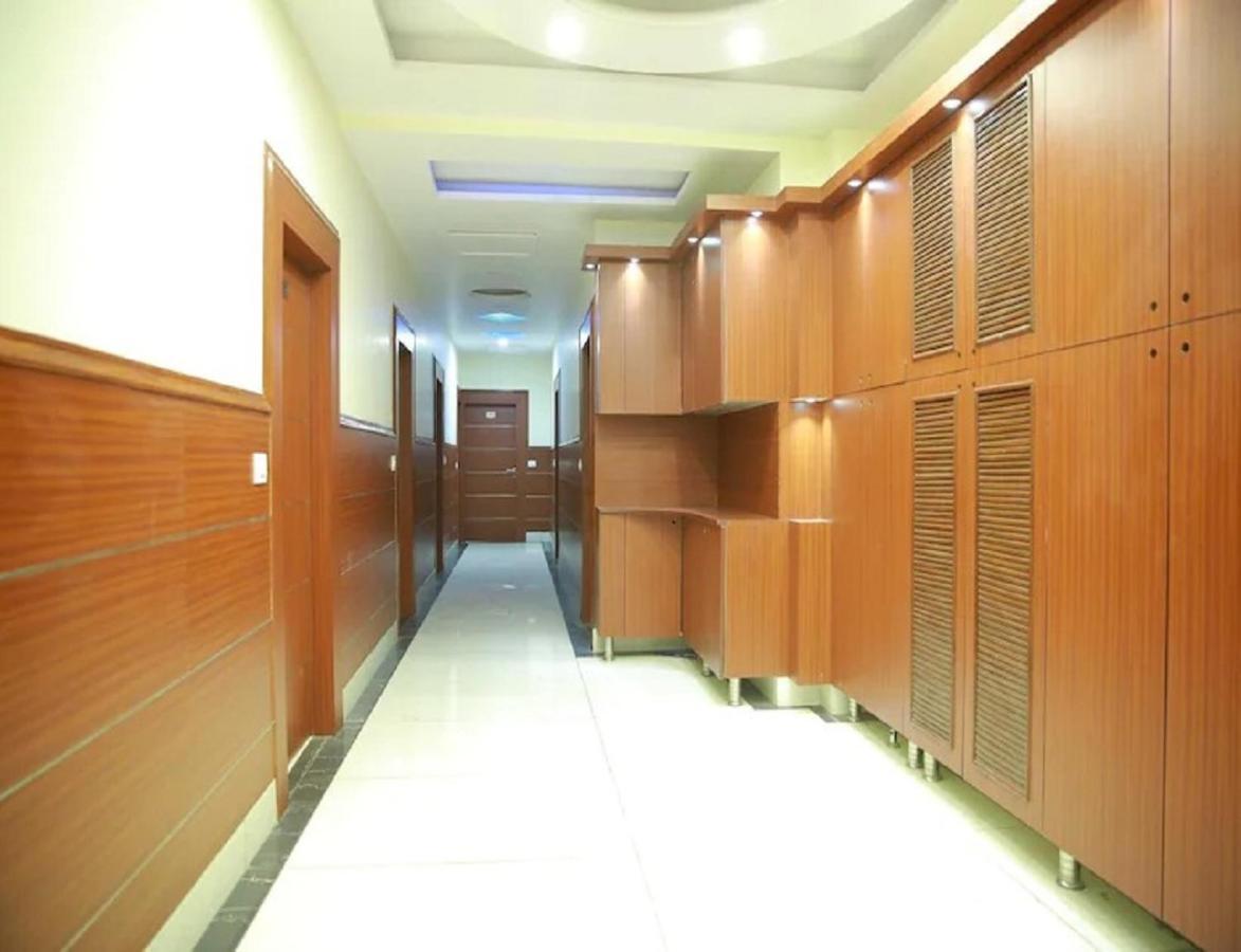 Hotel Kings, Rohtak Kültér fotó