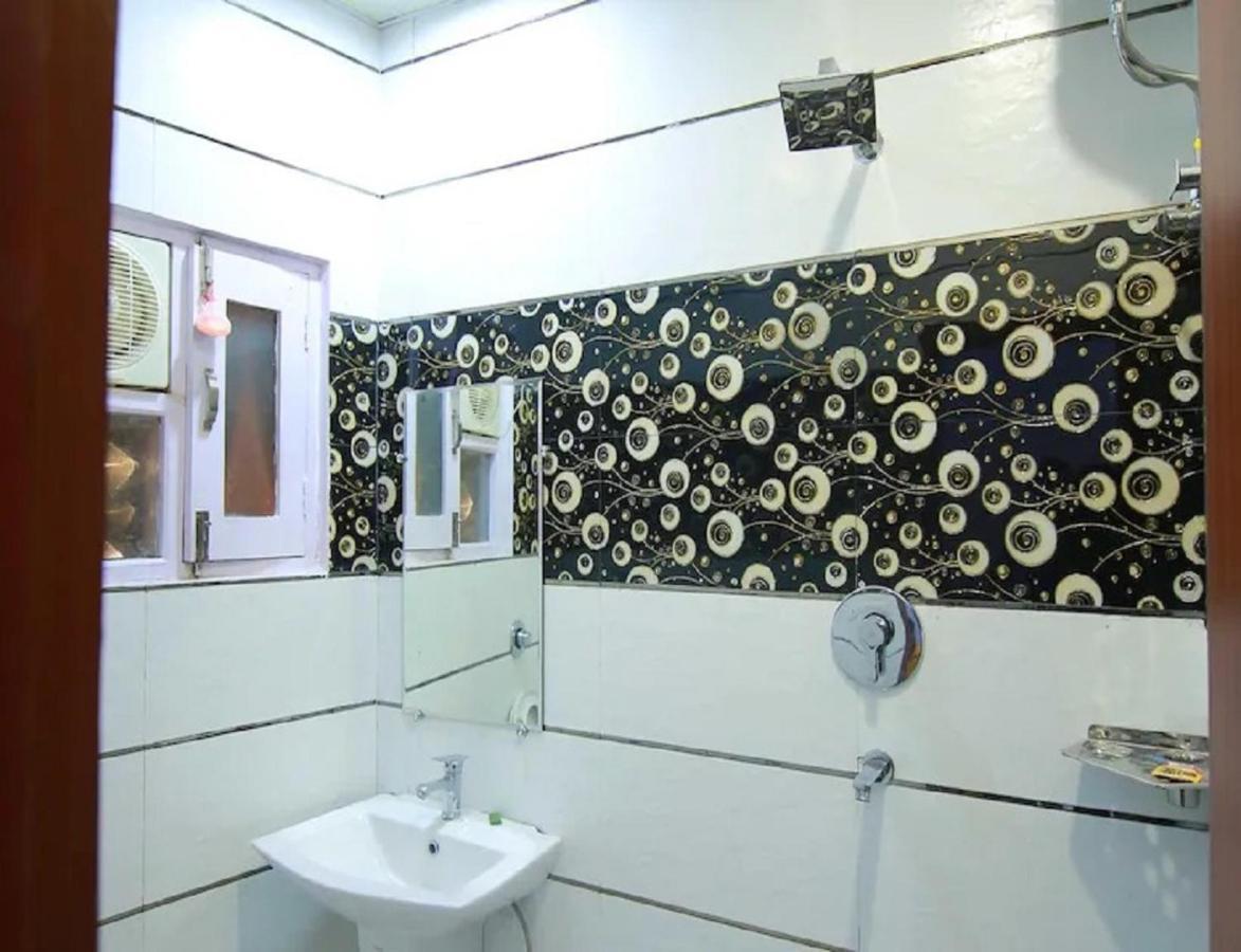 Hotel Kings, Rohtak Kültér fotó