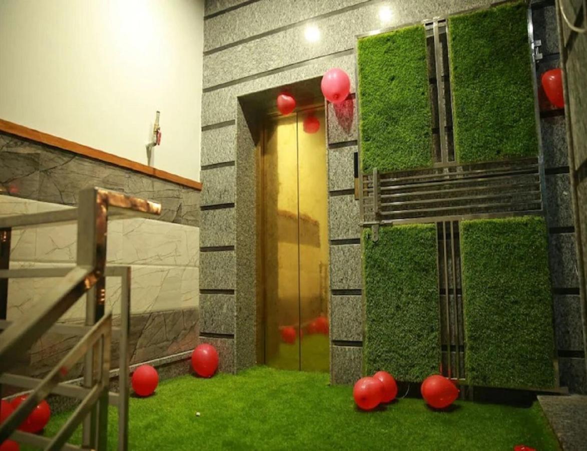 Hotel Kings, Rohtak Kültér fotó