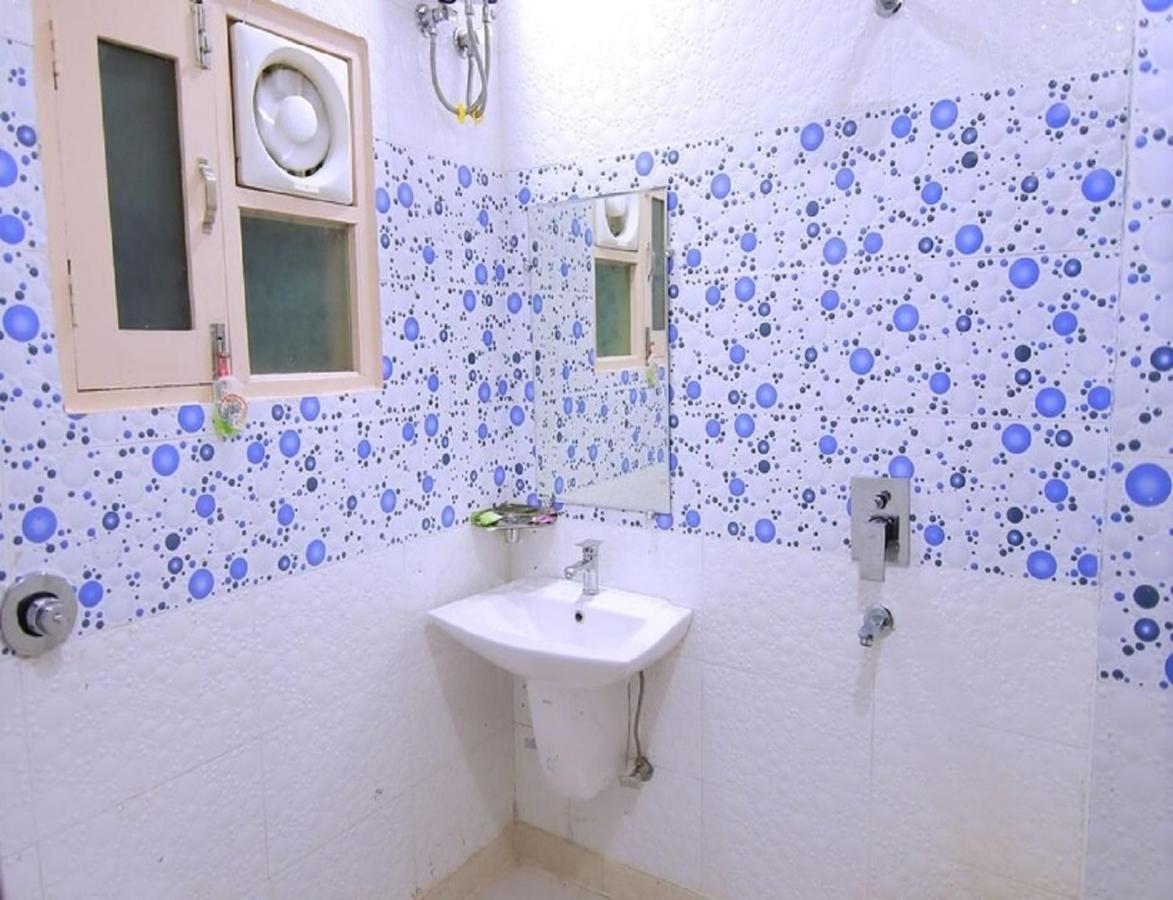 Hotel Kings, Rohtak Kültér fotó