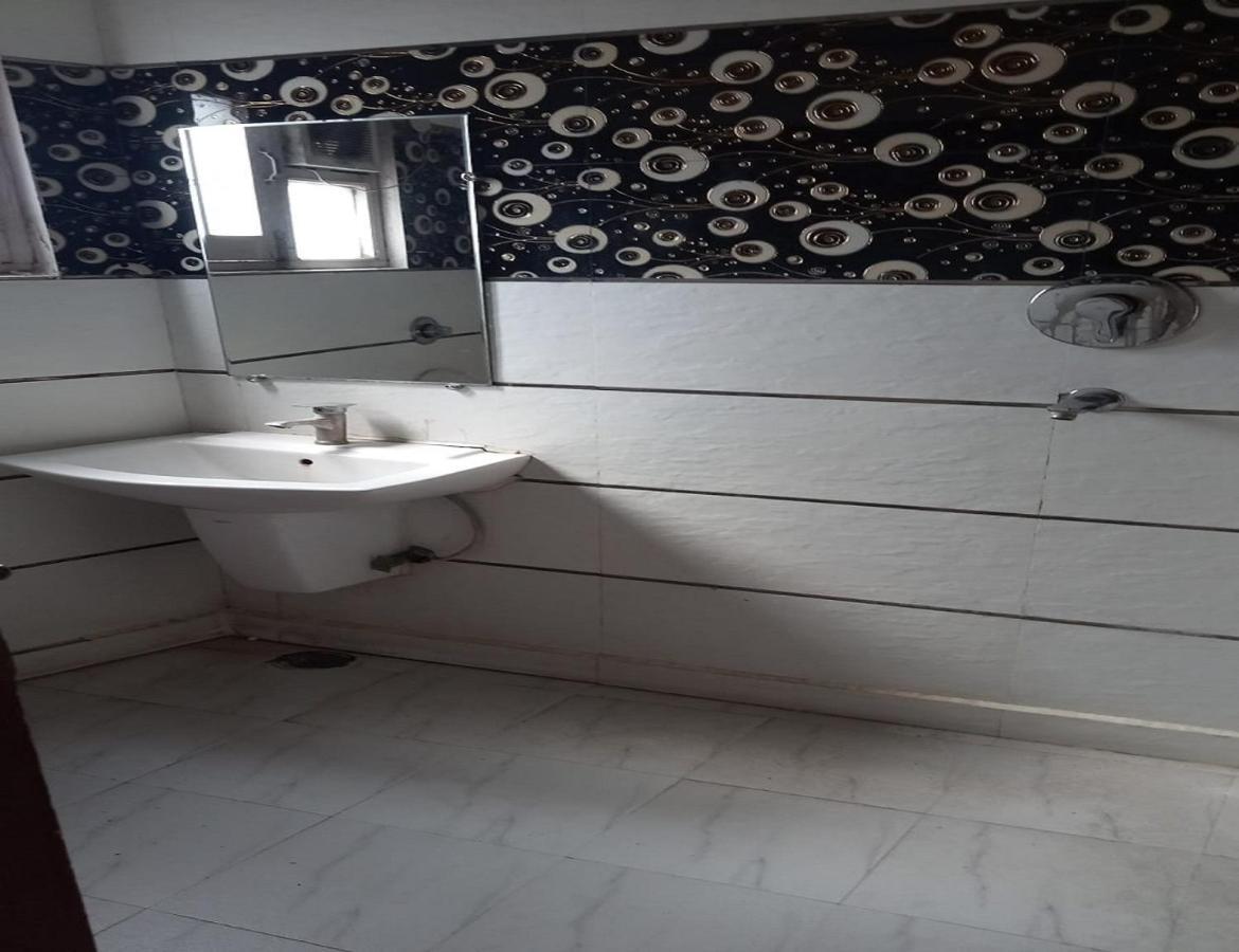 Hotel Kings, Rohtak Kültér fotó